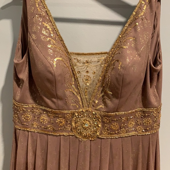 Fancy schmancy mauve and gold size 8 long dress - Picture 2 of 9